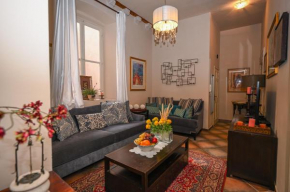 Large Three Bedroom, Center of Old Town